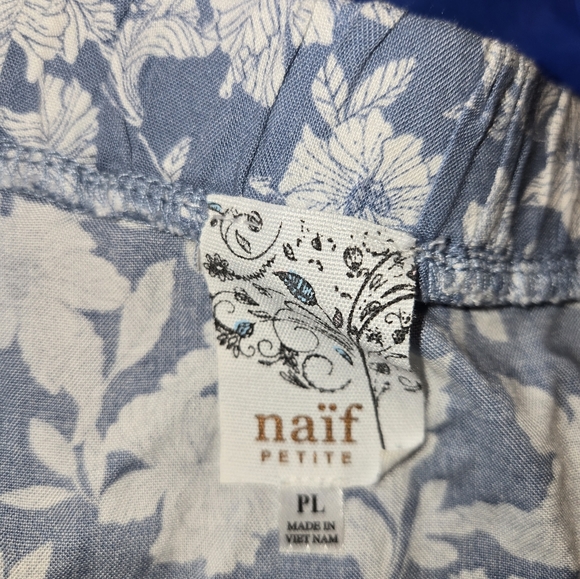 Naif Blue And White floral dress. Women's Petite Large - Picture 8 of 9